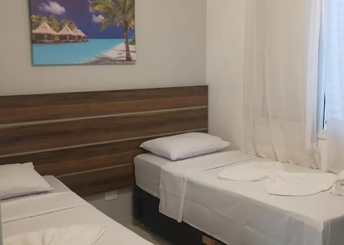 23A para 6 pessoas com Piscina e Churrasqueira no Cond Torremolinos Beach a 80m para Pé na areia na Praia da Enseada